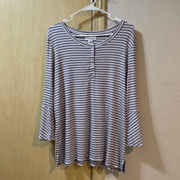 Liz Claiborne Tops - Women Large Pretty Light Pink and Silver with Tinsel Casual Blouse